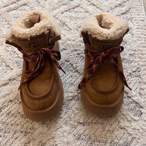 Ugg Funkura Booties Size 8 - Picture 5 of 6